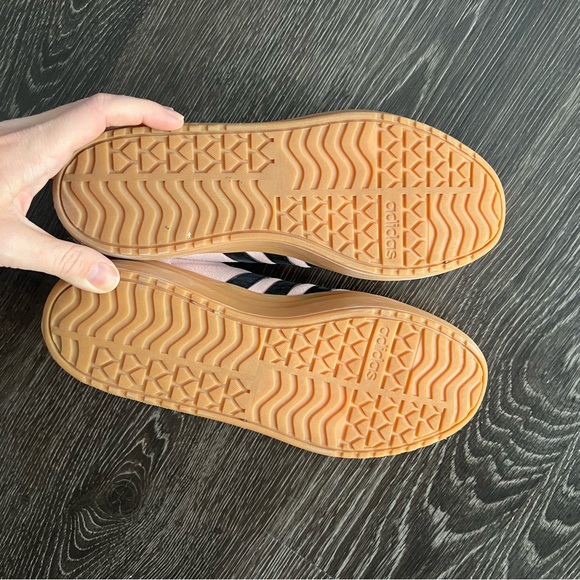 Adidas VL Court Bold - women’s size 10 - Picture 3 of 3